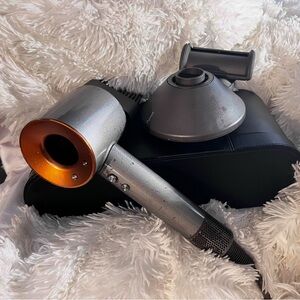 Dyson Supersonic hair dryer Nickel/CopperThe original Dyson Supersonic